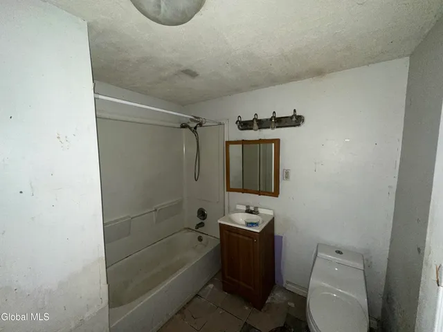 $89,900 | 1328 4th Avenue, Watervliet, NY 12189