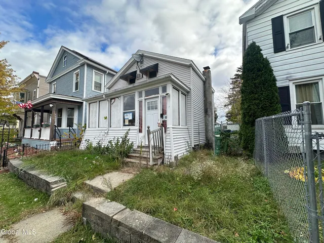 $89,900 | 1328 4th Avenue, Watervliet, NY 12189