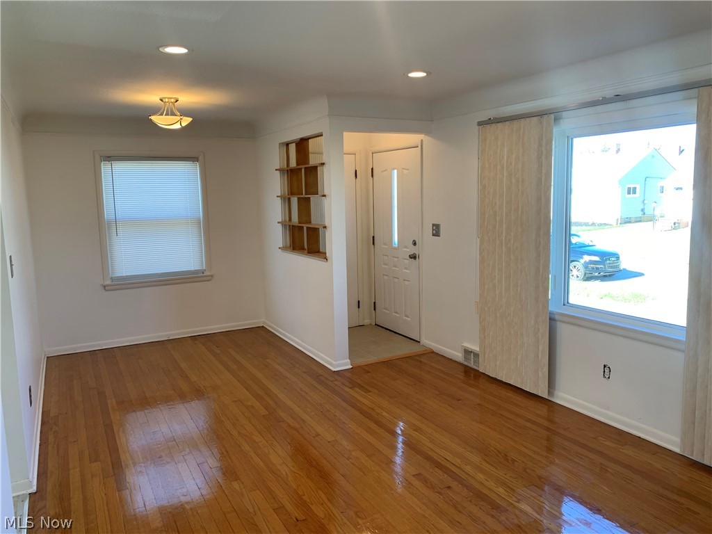 15516 Wingate Road Maple Heights, OH 44137 - Photo 3 of 24 Gallery Image 3
