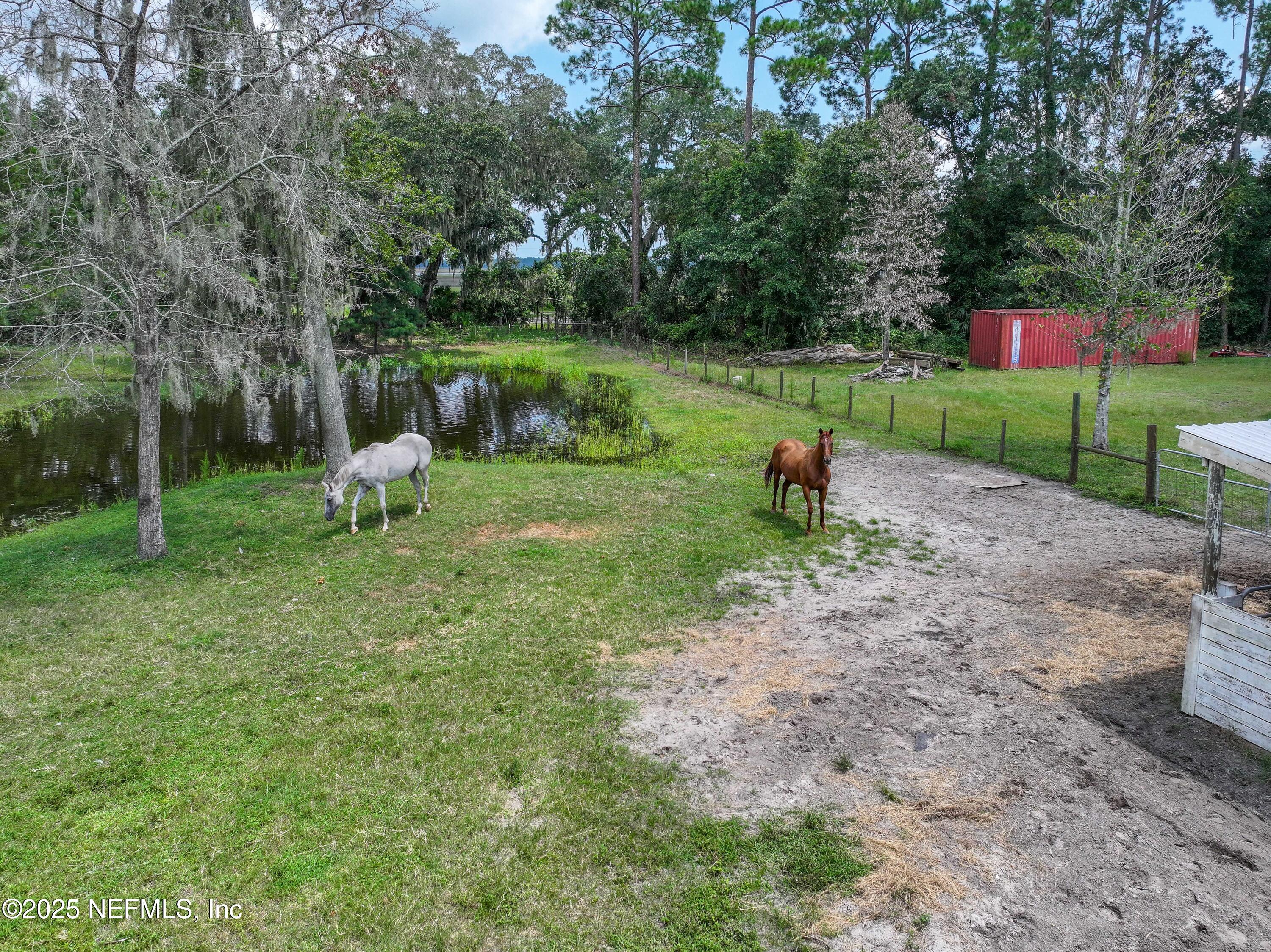 85013 Avant Road Yulee, FL 32097 - Photo 18 of 21 a view of a park with large trees