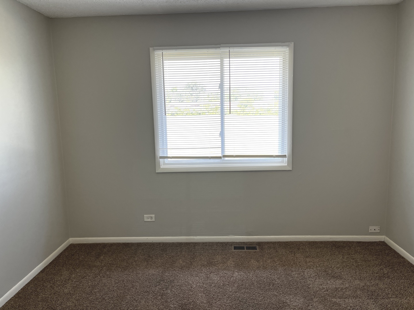 22526 Clarendon Avenue Richton Park, IL 60471 - Photo 15 of 20 an empty room with a window