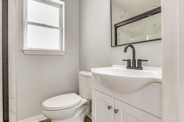 a view of a livingroom with wooden floor and a ceiling fan