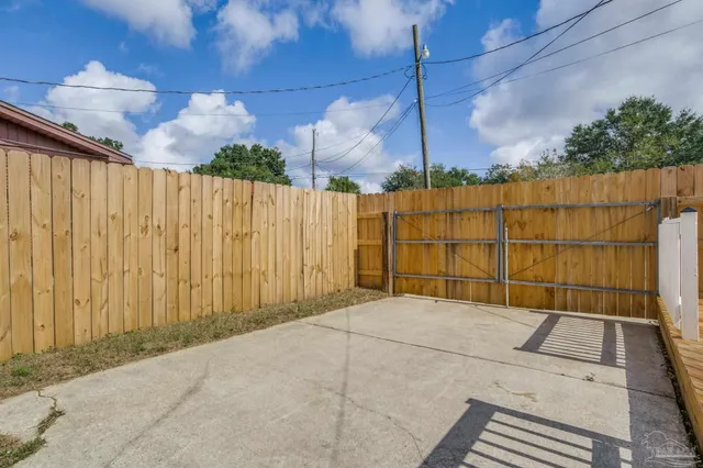 a view of backyard with tub