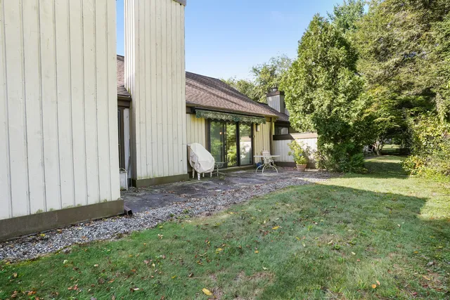 a view of a house with backyard and garden