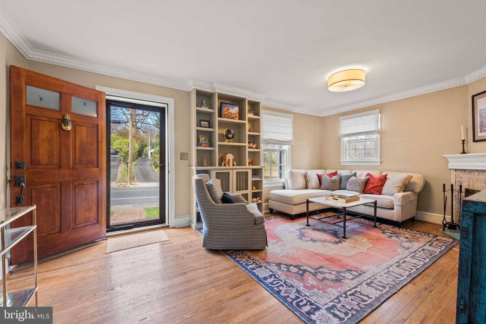 2701 Russell Road Alexandria, VA 22305 - Photo 3 of 42