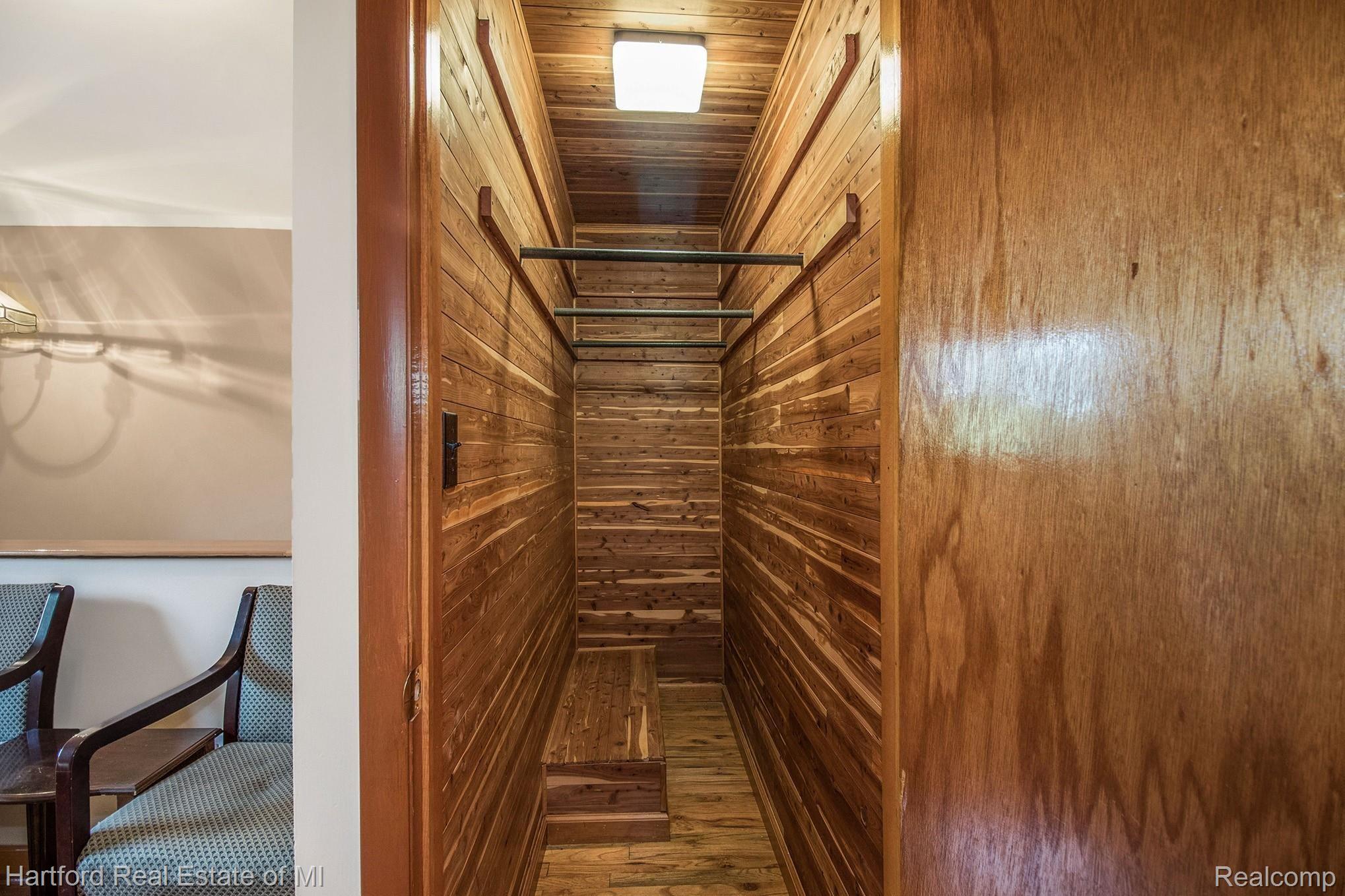 16480 Rougeway Street Livonia, MI 48154 - Photo 27 of 37 IMG_3501.jpg