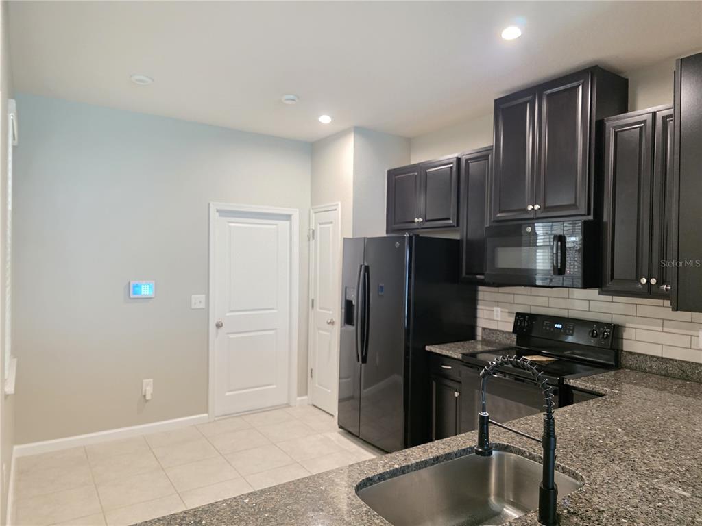 2945 Rambler Ivy Loop Brandon, FL 33510 - Photo 3 of 16 Gallery Image 3