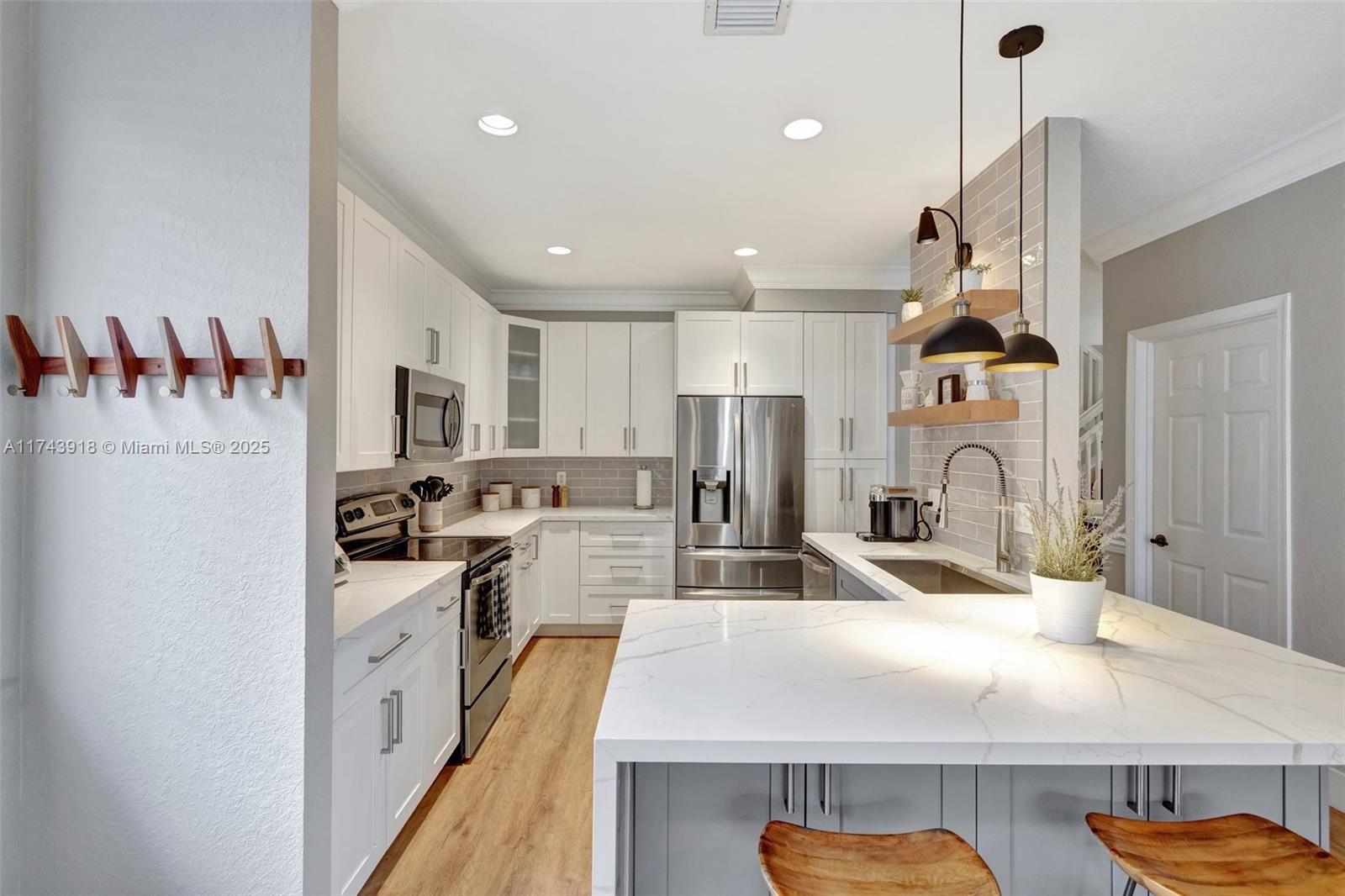 679 Conservation Drive Weston, FL 33327 - Photo 12 of 60