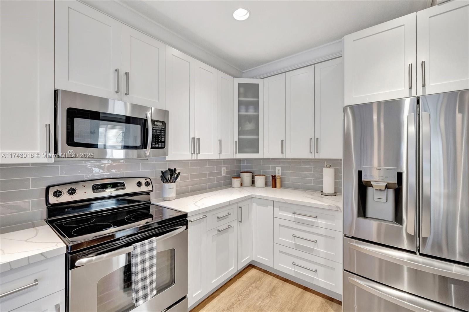 679 Conservation Drive Weston, FL 33327 - Photo 13 of 60