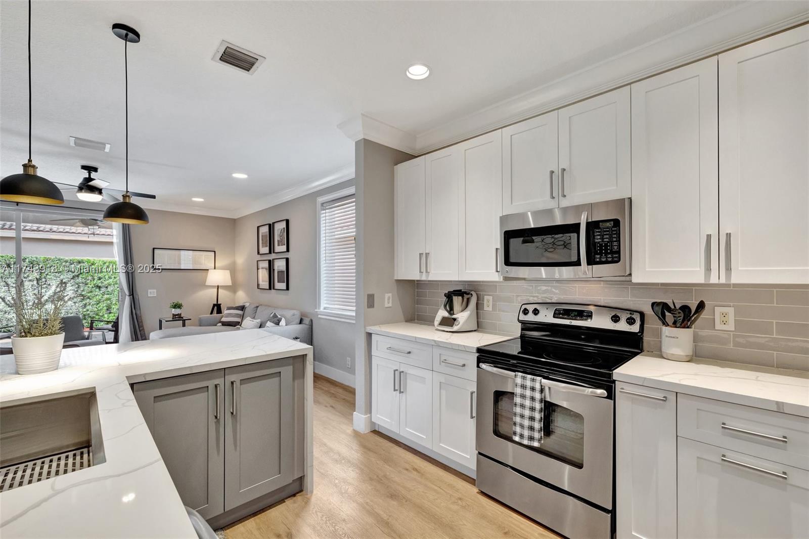 679 Conservation Drive Weston, FL 33327 - Photo 16 of 60