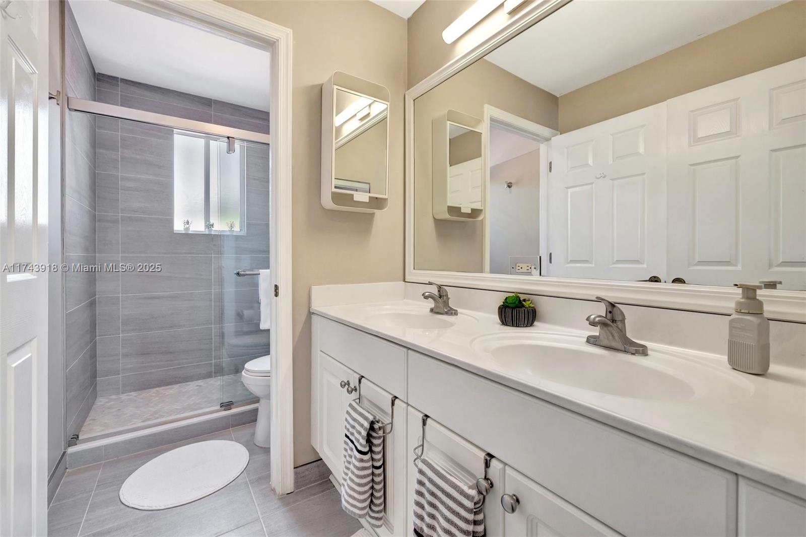 679 Conservation Drive Weston, FL 33327 - Photo 35 of 60