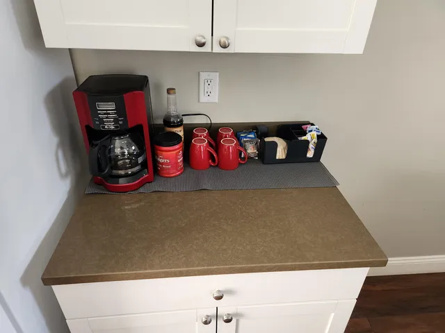 $2,600 | 661 Hevey Street, Unit SECOND, Manchester, NH 03102