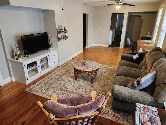 $2,600 | 661 Hevey Street, Unit SECOND, Manchester, NH 03102