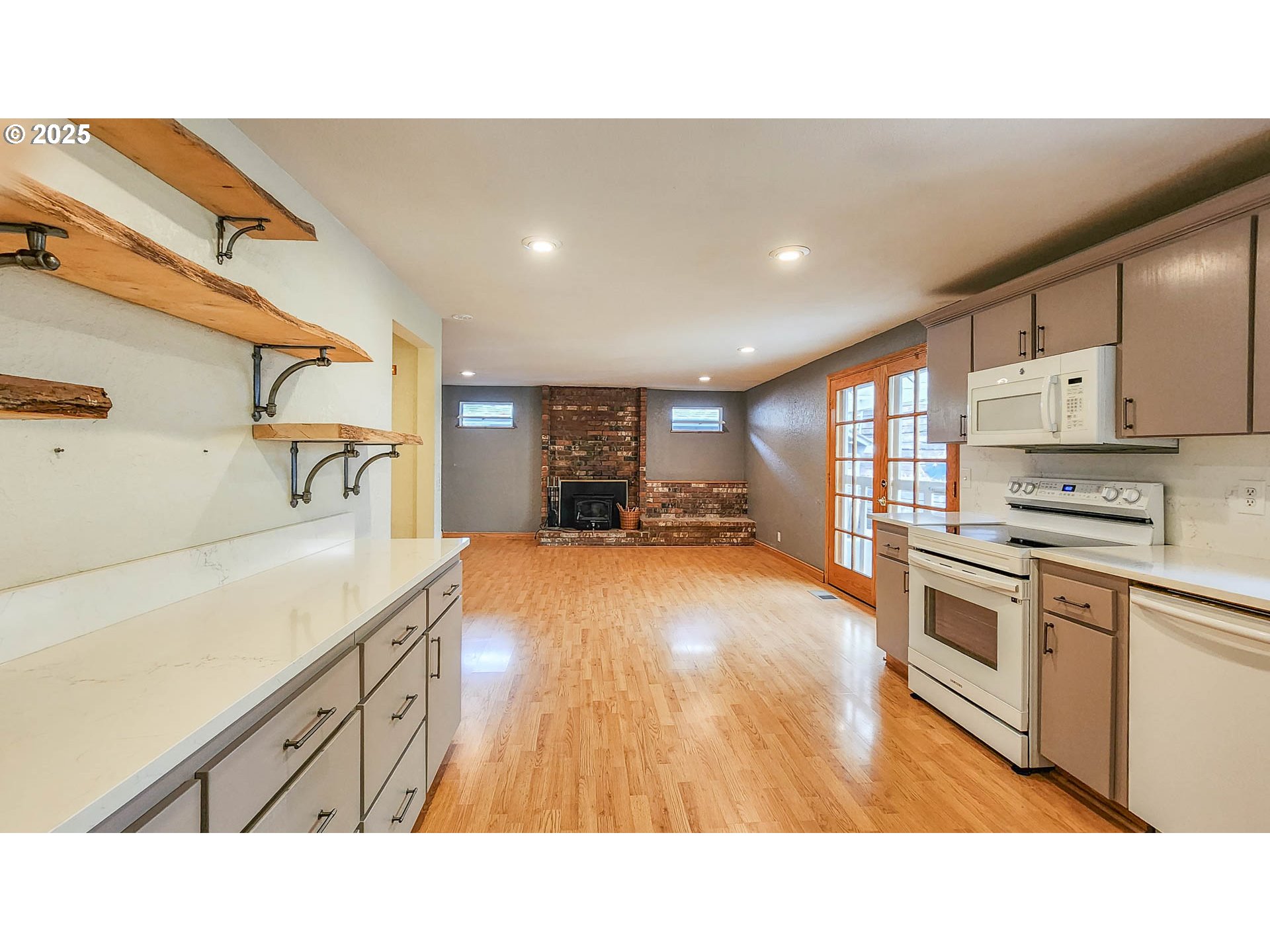 6649 Garden Valley Road Roseburg, OR 97471 - Photo 18 of 44 a open kitchen with stainless steel appliances kitchen island granite countertop a sink and cabinets
