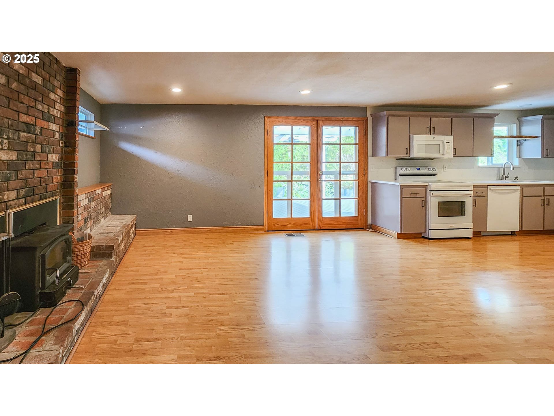 6649 Garden Valley Road Roseburg, OR 97471 - Photo 23 of 44 a upper view of a living room and kitchen with microwave