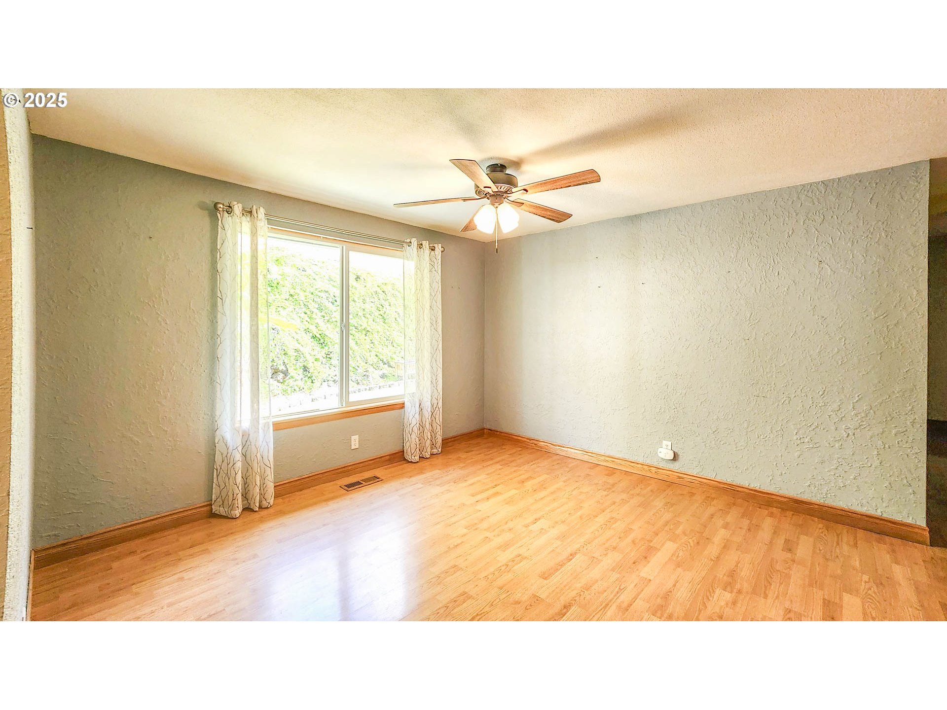 6649 Garden Valley Road Roseburg, OR 97471 - Photo 25 of 44 a open hall with a ceiling fan