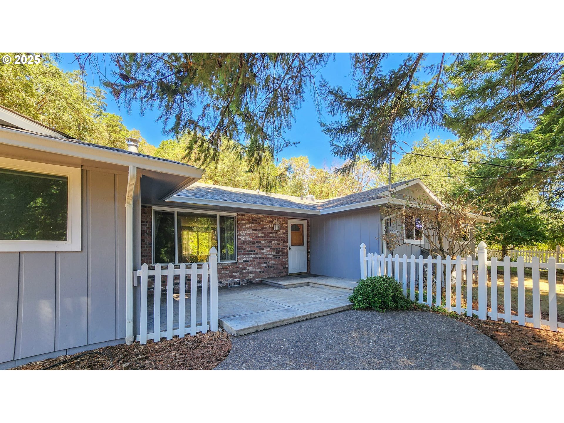 6649 Garden Valley Road Roseburg, OR 97471 - Photo 3 of 44 a black and white photo of a house