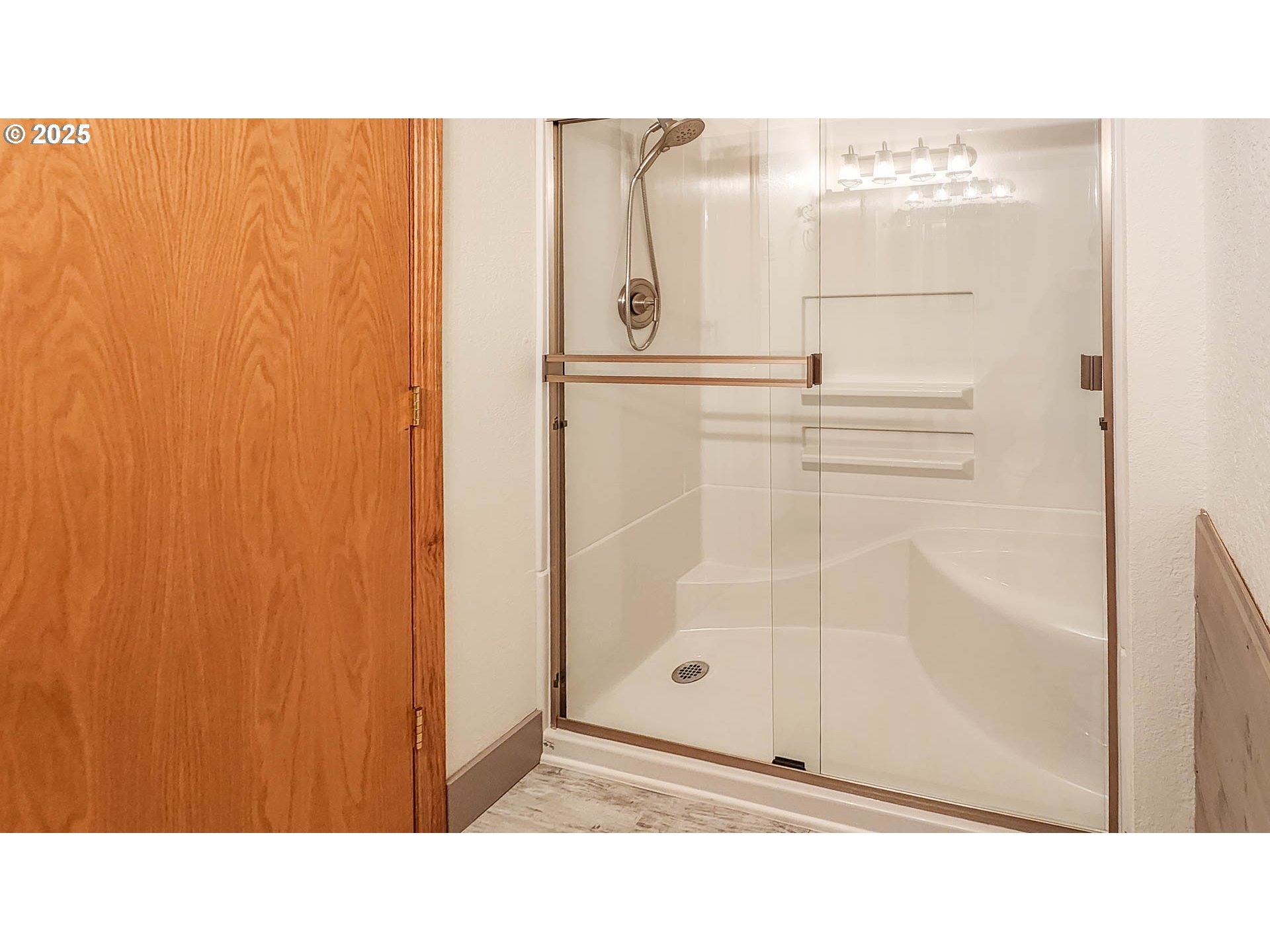 6649 Garden Valley Road Roseburg, OR 97471 - Photo 31 of 44 a bathroom with a shower