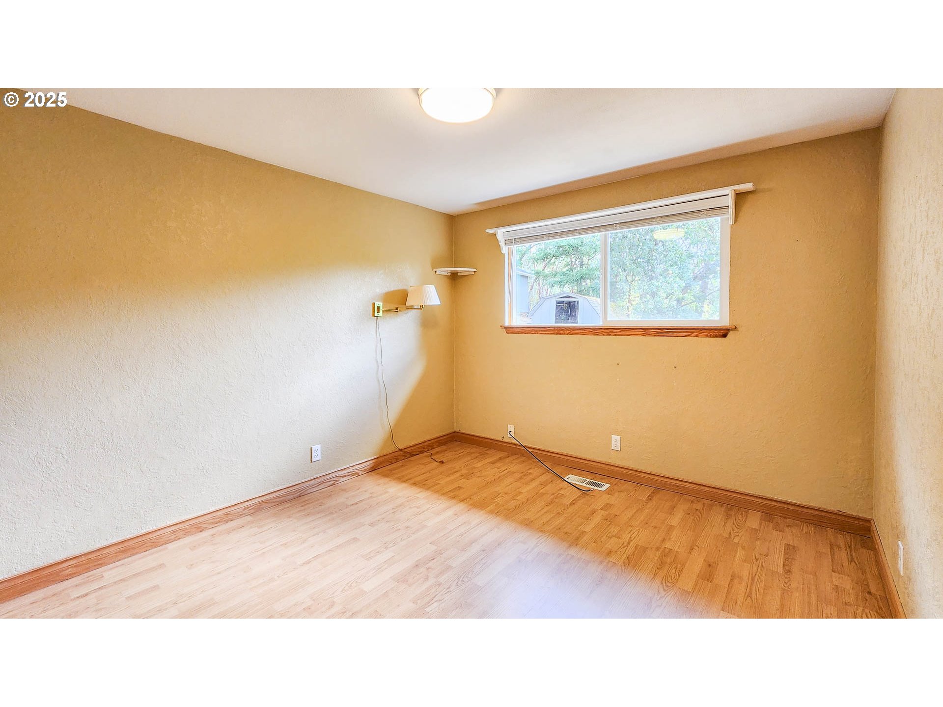 6649 Garden Valley Road Roseburg, OR 97471 - Photo 33 of 44 a picture of a room