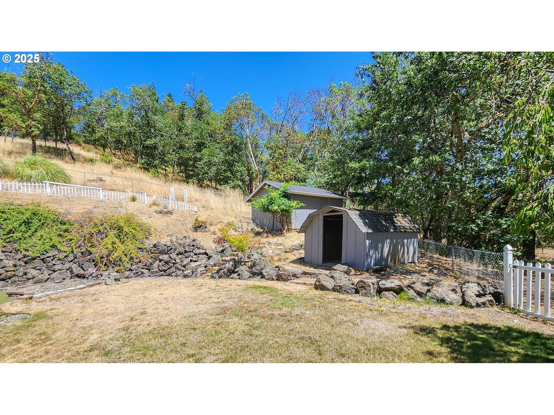 6649 Garden Valley Road Roseburg, OR 97471 - Photo 5 of 44 a black and white photo of a park