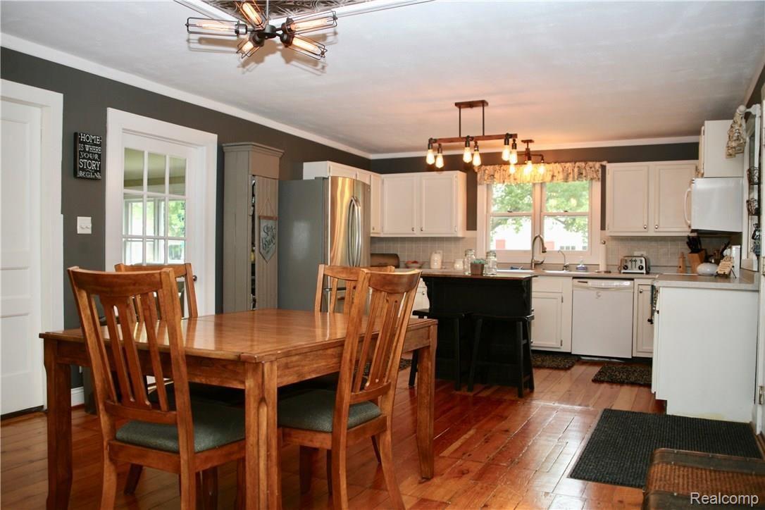 179 Pleasant Street Romeo, MI 48065 - Photo 6 of 29 fullsizeoutput_161.jpeg