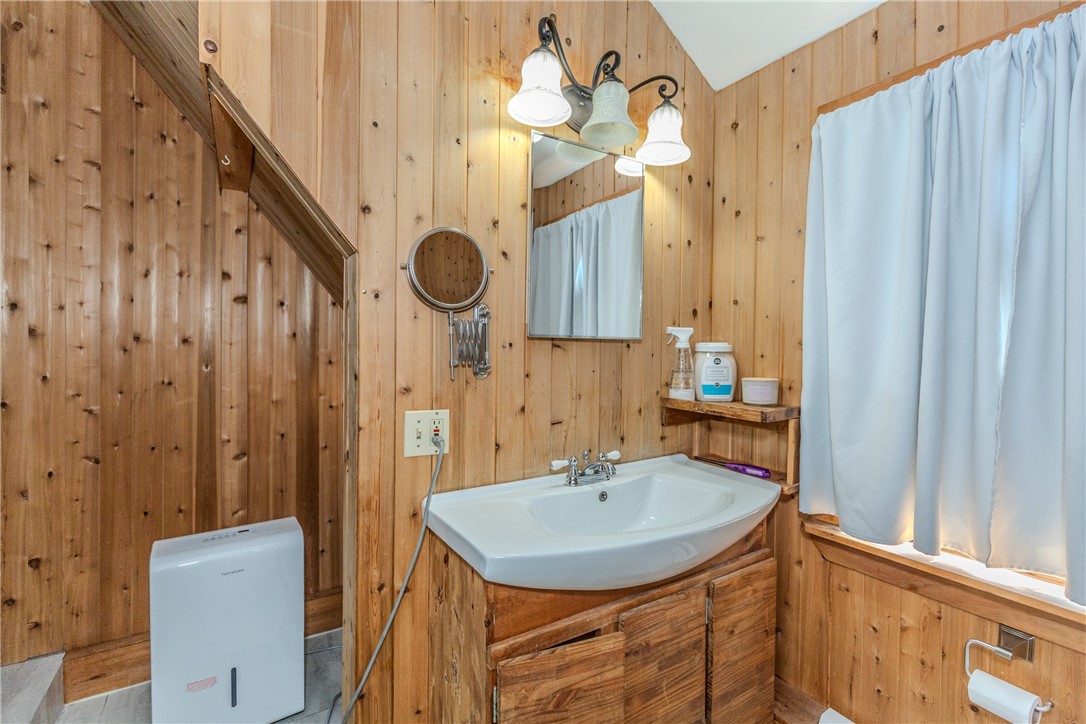 1598 West Shore Road Warwick, RI 02889 - Photo 13 of 24 Full bath (2nd floor)