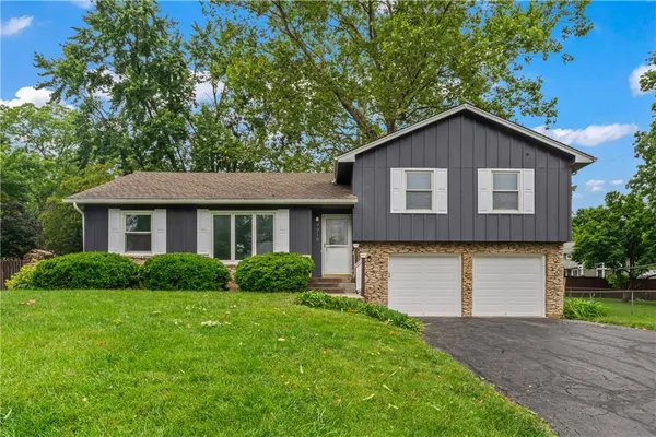 $465,000 | 9916 Floyd Street, Overland Park, KS 66212