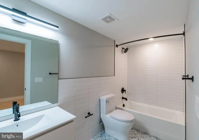 $1,725 | 6604 Ridge Avenue, Unit 404, Philadelphia, PA 19128