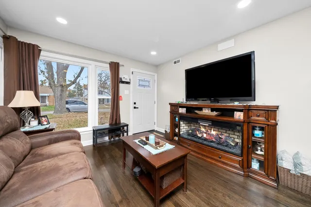 $299,000 | 540 47th Avenue, Bellwood, IL 60104