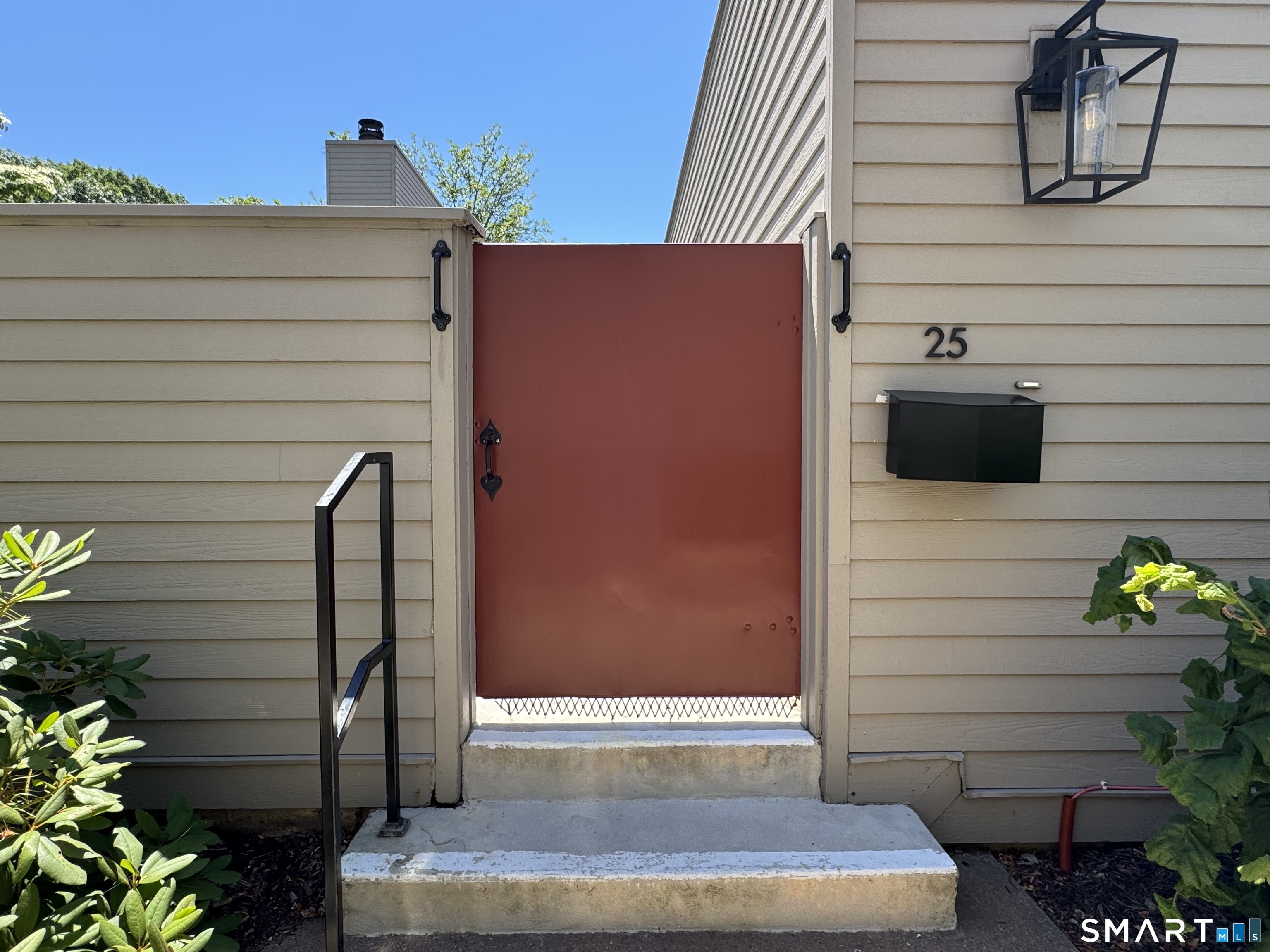 25 Charlton Hill Road, Unit 25 Hamden, CT 06518 - Photo 2 of 10