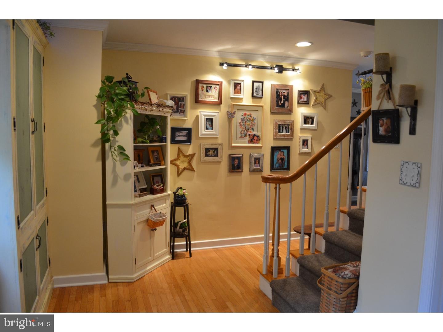 6 Belmar Road Hatboro, PA 19040 - Photo 4 of 25 Foyer
