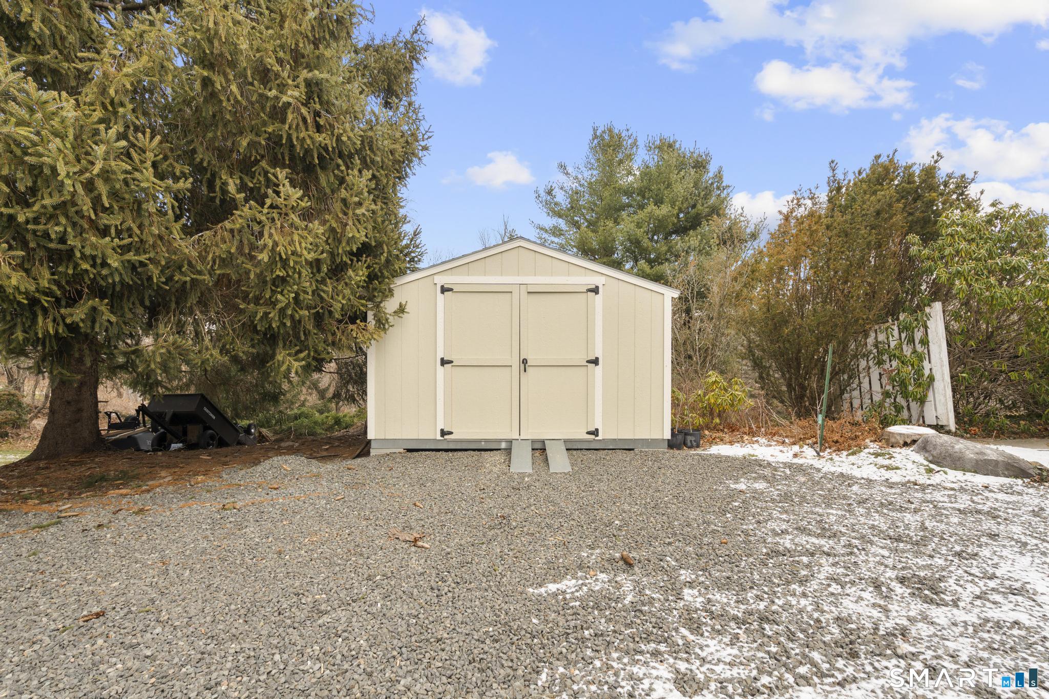 84 Munson Road Middlebury, CT 06762 - Photo 5 of 39