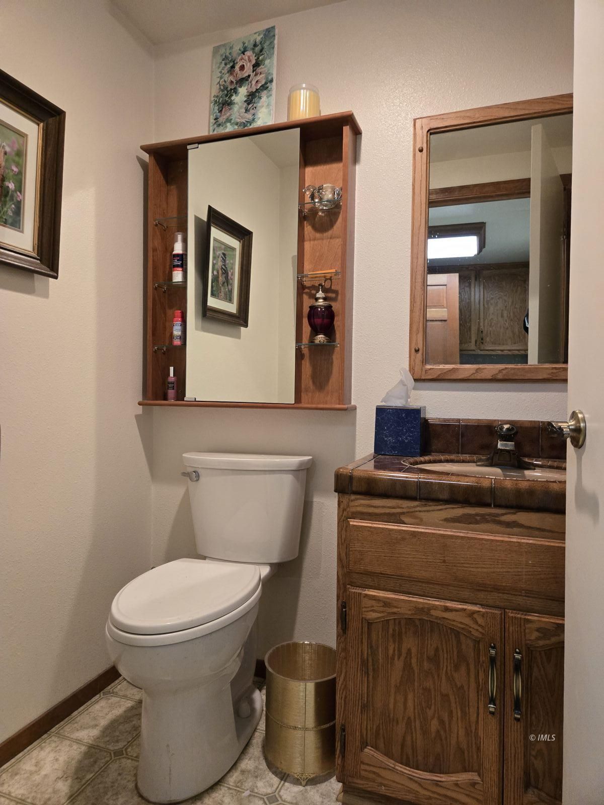 221 Mt Tom Road Bishop, CA 93514 - Photo 17 of 23 Bathroom