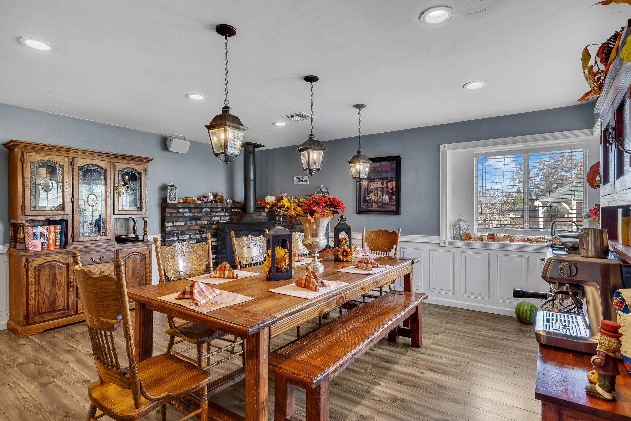 17681 Busher Way Tehachapi, CA 93561 - Photo 22 of 54 a view of a dining room with furniture and wooden floor