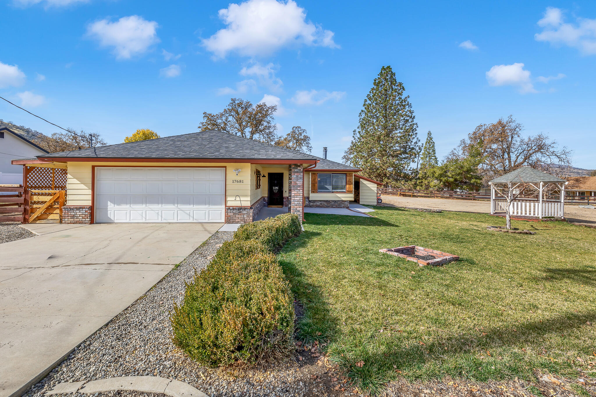 17681 Busher Way Tehachapi, CA 93561 - Photo 24 of 54 a front view of a house with a yard