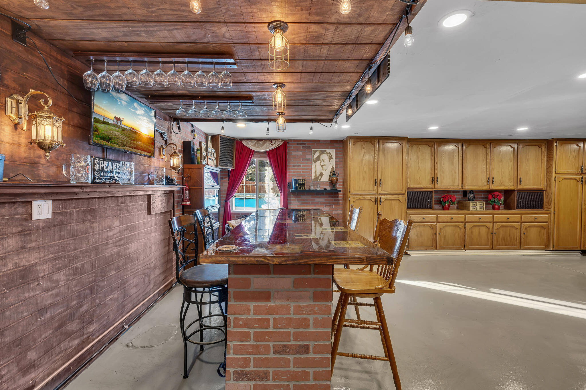 17681 Busher Way Tehachapi, CA 93561 - Photo 27 of 54 a dining room with furniture and a flat screen tv