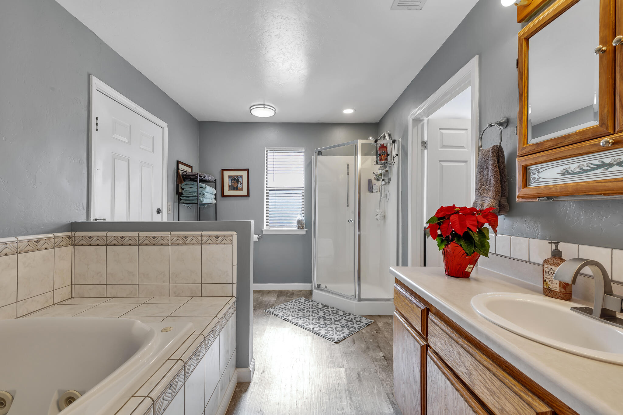 17681 Busher Way Tehachapi, CA 93561 - Photo 45 of 54 a bathroom with a tub sink and mirror