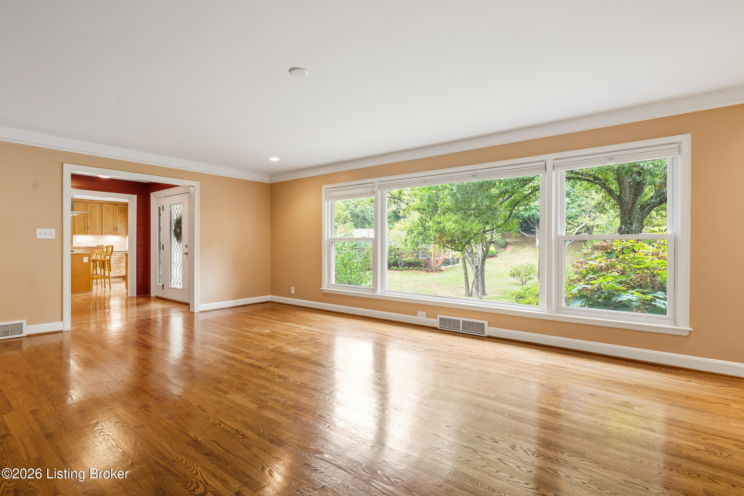 162 Arrowhead Road Louisville, KY 40207 - Photo 8 of 50 Living Room