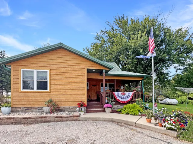 $260,000 | 311 1st Street, Russell, MN 56169