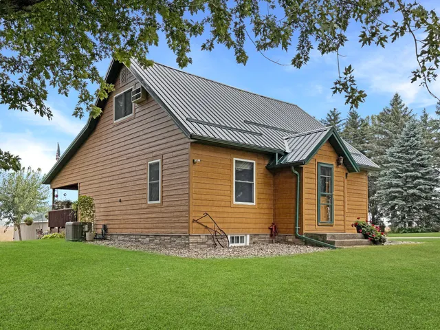$260,000 | 311 1st Street, Russell, MN 56169