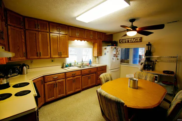 $400,000 | 96 EMS T48A Lane, Syracuse, IN 46567