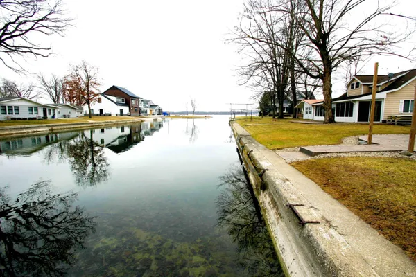 $400,000 | 96 EMS T48A Lane, Syracuse, IN 46567