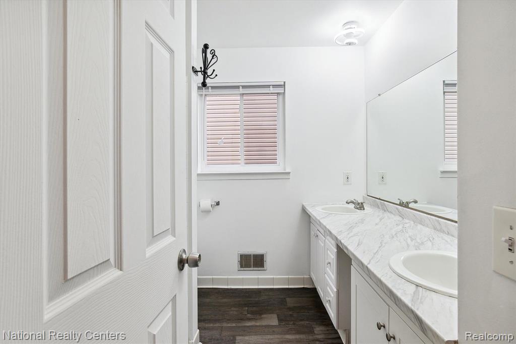 1715 Fern Court Canton, MI 48188 - Photo 19 of 41