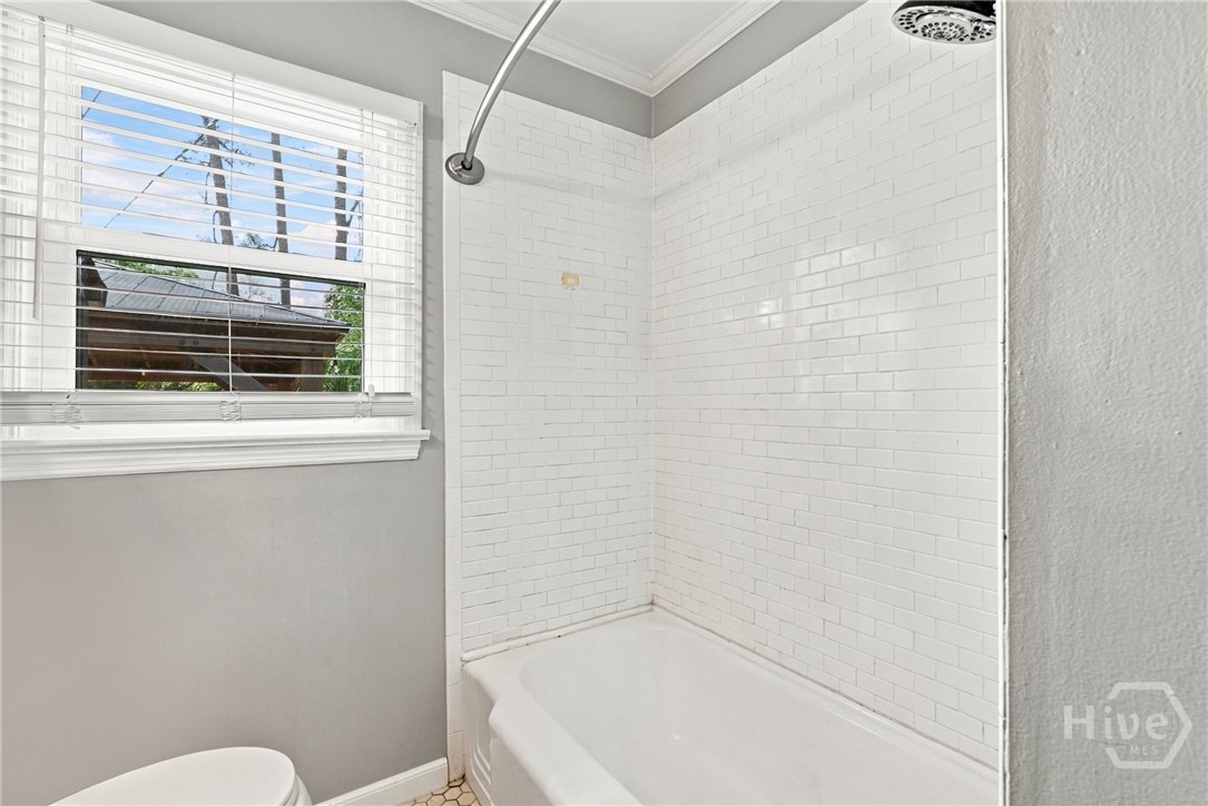 209 Brandywine Road Savannah, GA 31405 - Photo 30 of 45 HALLWAY FULL BATH/SHOWER COMBO