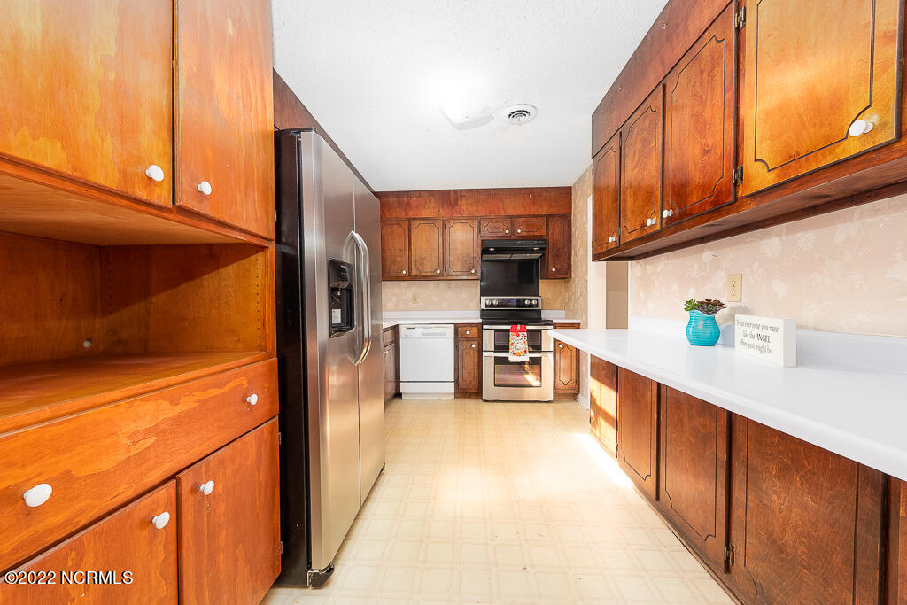 301 Lake Road Havelock, NC 28532 - Photo 7 of 27 Kitchen