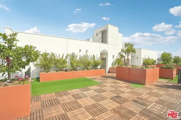 $2,012 | 222 North Alvarado Street, Unit 208, Los Angeles, CA 90026