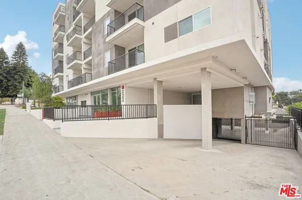 $2,012 | 222 North Alvarado Street, Unit 208, Los Angeles, CA 90026