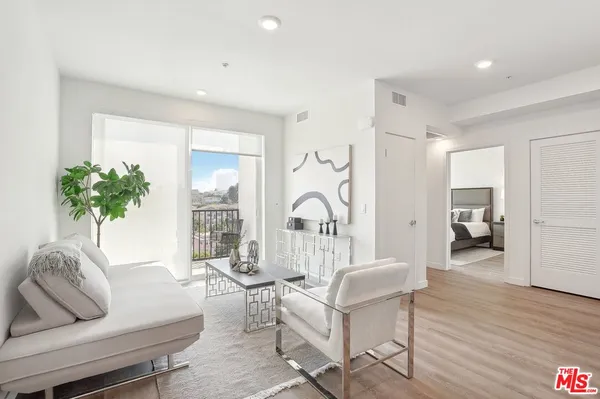 $2,012 | 222 North Alvarado Street, Unit 208, Los Angeles, CA 90026
