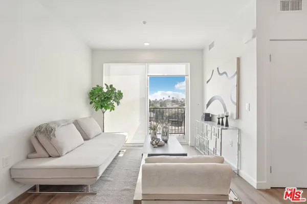 $2,012 | 222 North Alvarado Street, Unit 208, Los Angeles, CA 90026