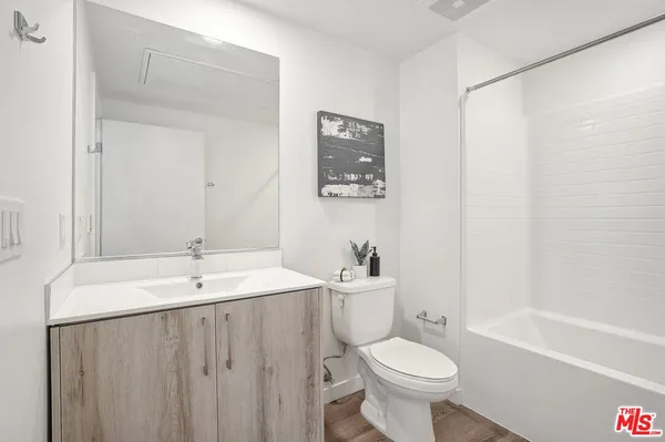 $2,012 | 222 North Alvarado Street, Unit 208, Los Angeles, CA 90026